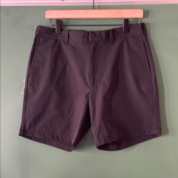 J. Crew Men's 31 Black Flat Front Tailored Shorts 7" Inseam - Picture 1 of 4